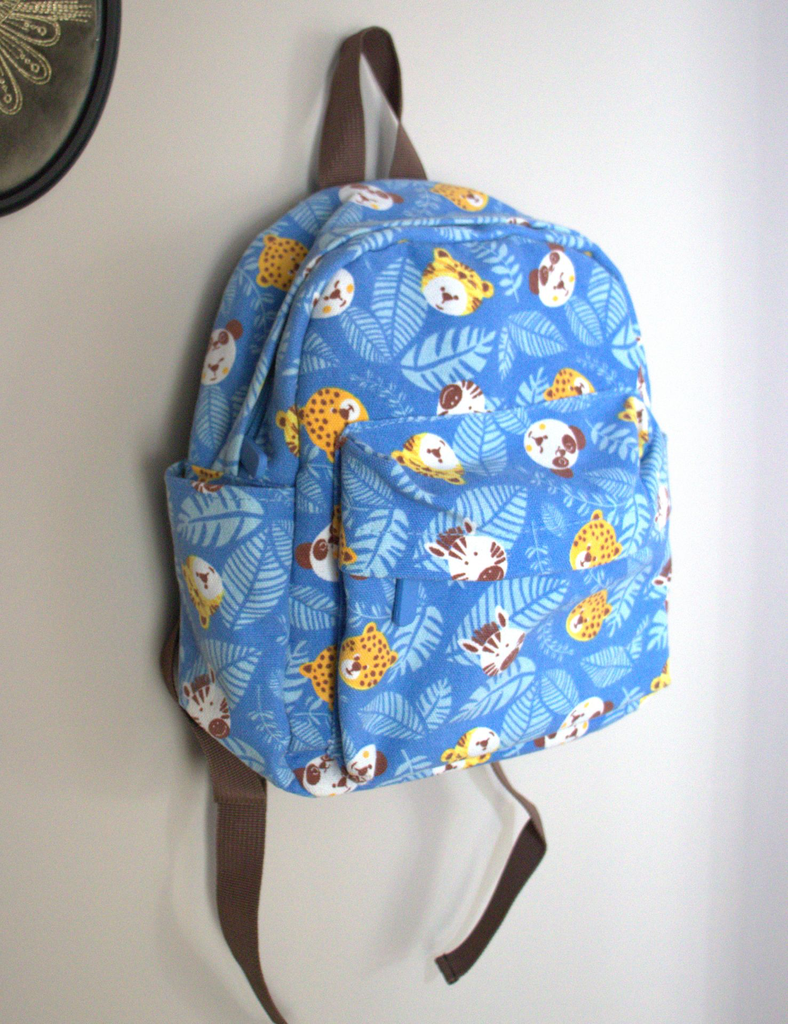 YB-200-052_Jungle carnival_sac à dos-bleu_h.webp