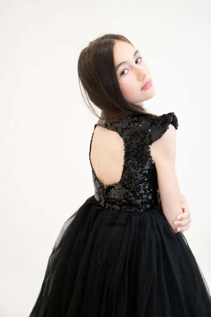 FIONA_ROBE_NOIR_09.webp