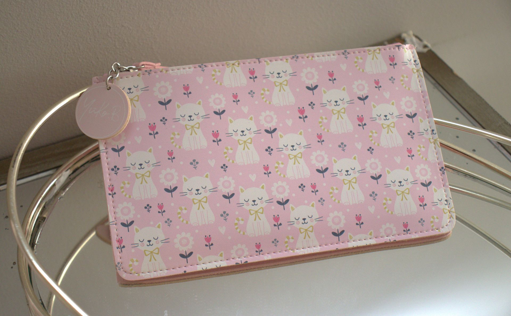 YB-700-006_CARLIE _Pochette_Chats_g.webp